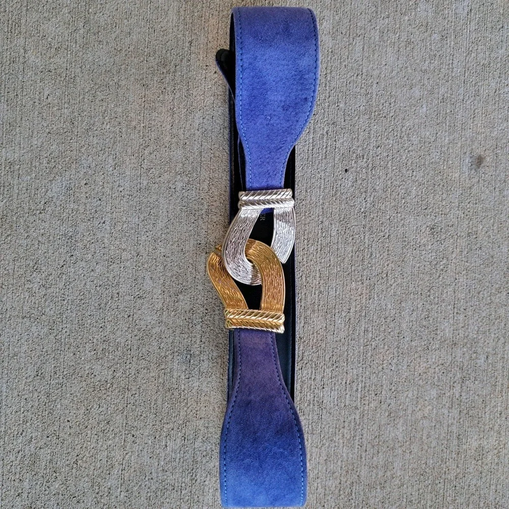 Vintage 1980's Women's Leather Suede Blue Belt With Metal Buckle Adjustable‎ 33